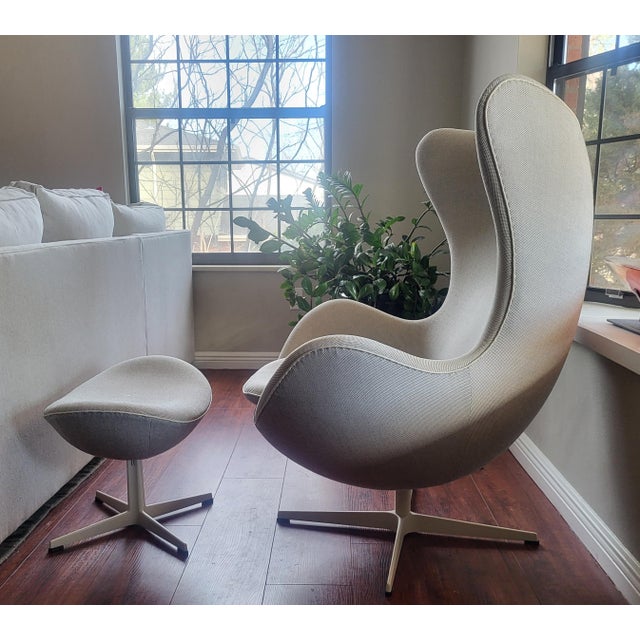 Seller's Notes:Fritz Hansen Authentic Arne Jacobsen Egg chair by Design Within Reach This is the authentic Egg Chair by...