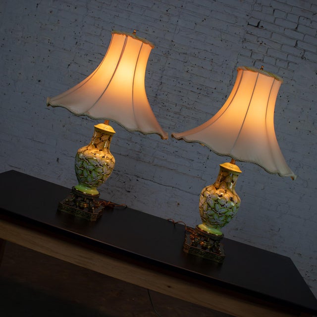 Cantagalli Mid-20th Century Italian Pair of Pierced Majolica Lamps Urn Shaped W/Filigree Bases by Cantagalli Pottery For Sale - Image 4 of 18