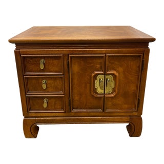 Vintage Thomasville Mystique Collection Chinoiserie Style Solid Oak & Burl Wood Two Drawer Nightstand / Commode For Sale