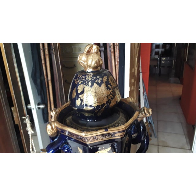 19thc French Antique Art Nouveau XL Cobalt Blue With Gilt Floral/ Insect Palace Covered Porcelain Urn For Sale - Image 4 of 10