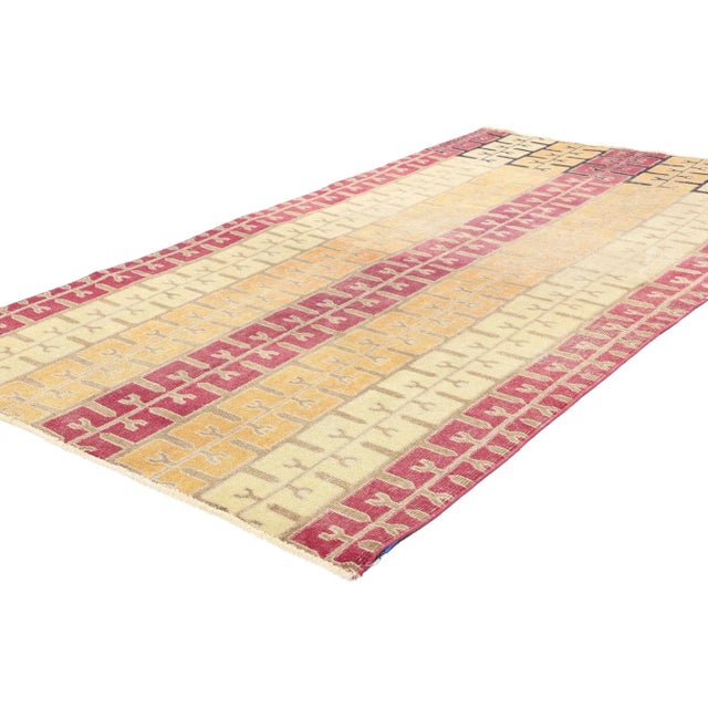 51927 Zeki Muren Vintage Turkish Sivas Rug, 03'09 x 06'09. Nestled amidst the tranquil landscapes of Turkey's Sivas...