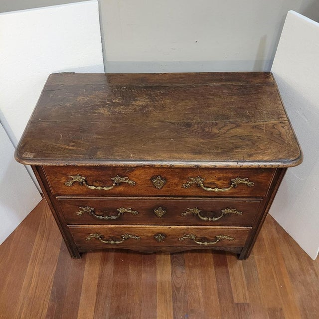 Brown Antique Parisian Chest of Drawers in Oak, 1780 For Sale - Image 8 of 18