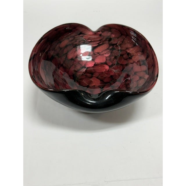 Lovely vintage piece of Murano Glass! This beautiful bowl features an amazing grape coloring with iridescent avventurine...