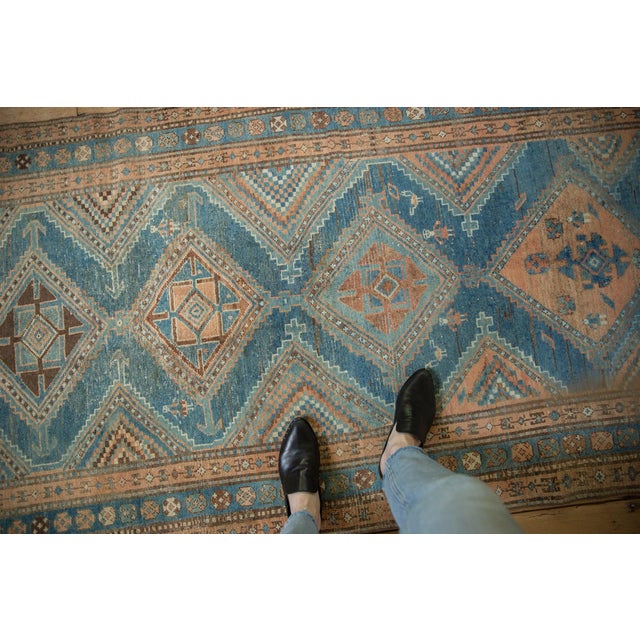 :: Single column diamond shaped center medallions with asymmetric design fill and arrowed finials wrapped by splayed...