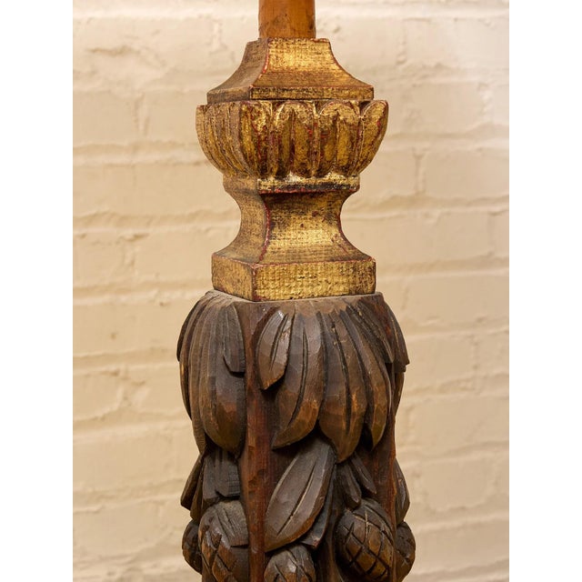 French Provincial Vintage Hand-Carved Acanthus Wood Table Lamp With Linen Box Shade For Sale - Image 3 of 12
