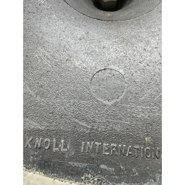 Stone Tulip Table in Carrara Marble by Eero Saarinen for Knoll Inc. / Knoll Internationa, 1980s For Sale - Image 7 of 12