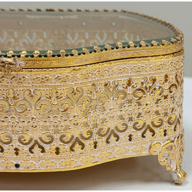 Hollywood Regency Mid 20th Century Detailed Brass Jewelry Casket* For Sale - Image 3 of 6