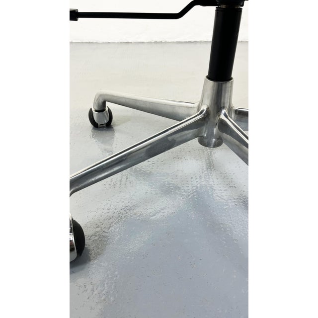 EA117 Office Chair by Charles & Ray Eames for Herman Miller, 1980s For Sale - Image 9 of 12