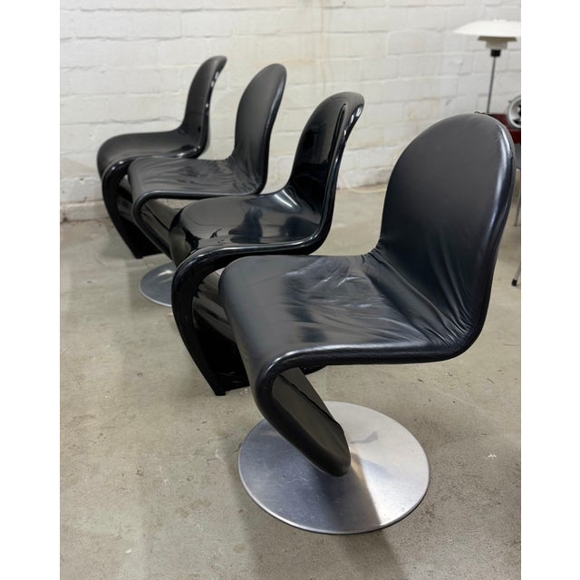 Fritz Hansen Model 1-2-3 Side Chairs and Panton Chairs in Black Leather by Verner Panton for Fritz Hansen & Fehlbaum, 1970s, Set of 4 For Sale - Image 4 of 16