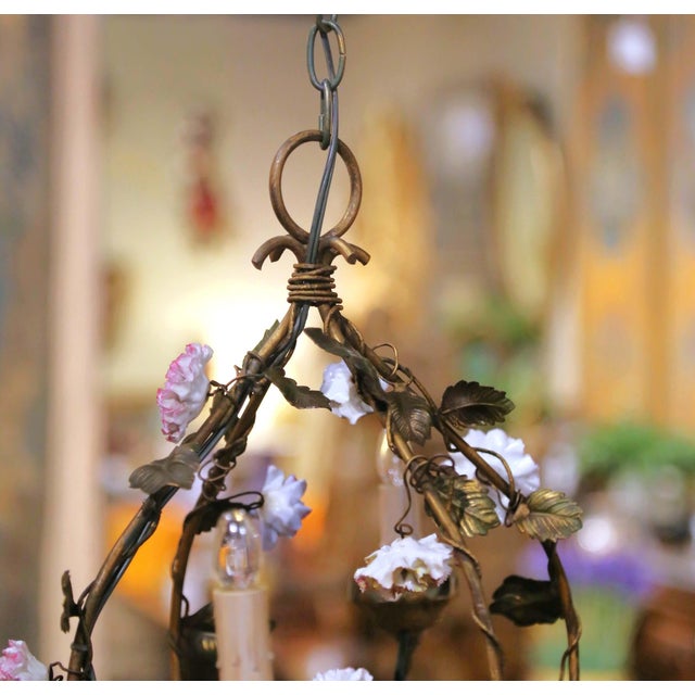 French Early 20th C. French Four-Light Floral Tole Chandelier With Porcelain Flowers For Sale - Image 3 of 10