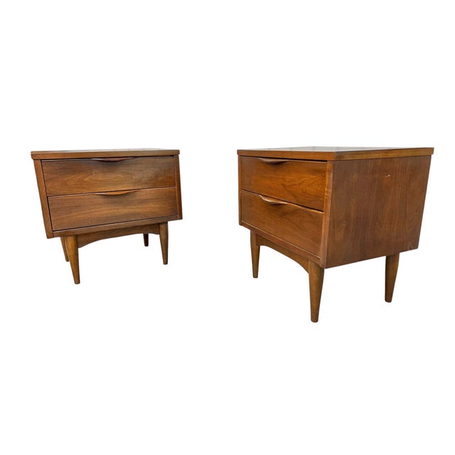 Mid-Century Modern Mid-Century Modern Walnut Nightstands - Set of 2 For Sale - Image 3 of 8