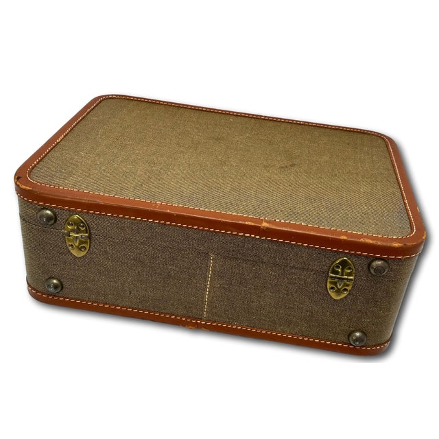 Vintage 1940s Lincoln "Zephyrweight" New York Tweed & Leather Overnight Suitcase in Nice Condition For Sale - Image 14 of 18