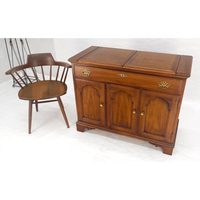 Flip Top Banded One Drawer Raised Panel Cherry 3 Door Liquor Cabinet Server MINT For Sale - Image 16 of 18