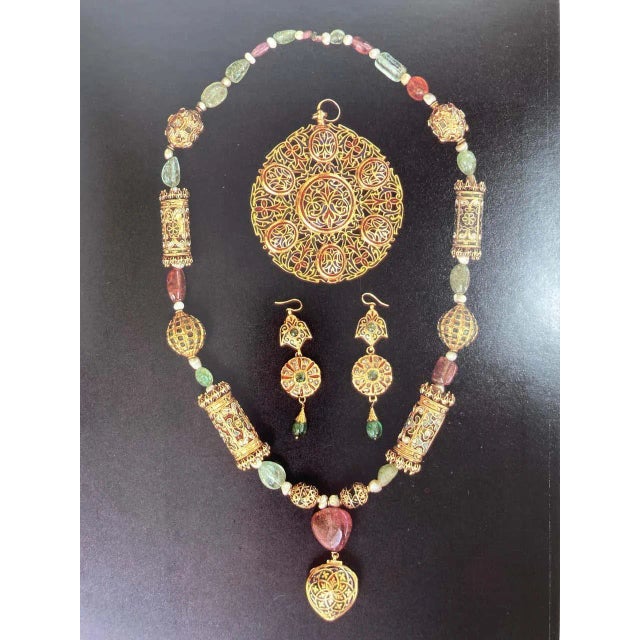 White Les Arts Traditionnels Au Maroc by Dr. M. Sijelmassi, Hardcover Book in French For Sale - Image 8 of 13