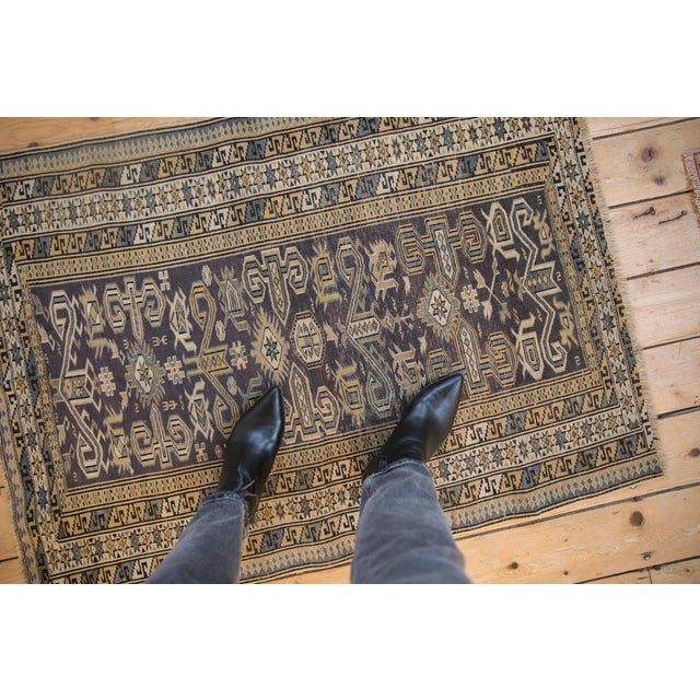 :: Allover repeating pattern rams horn design in classic Perpedil style. Star main border and serpent minor borders...