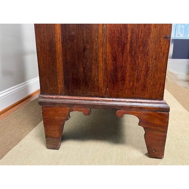 Early 18th Century English Walnut Chest of Drawers, C. 1700–1725 For Sale - Image 11 of 18