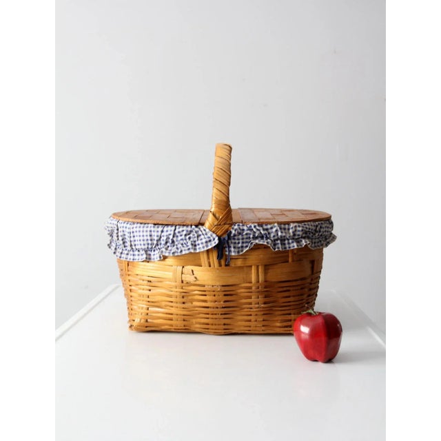 Farmhouse Vintage Picnic Basket With Lining For Sale - Image 3 of 13