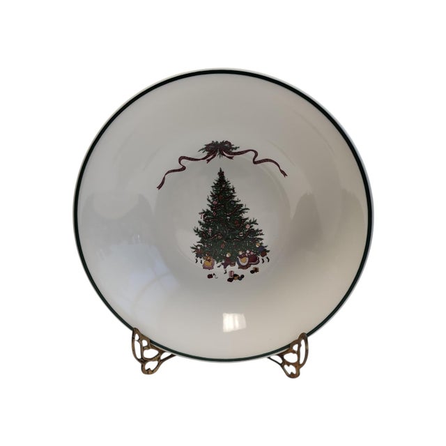 Excellent condition pair of O'Tannenbaum large vegetable serving bowls. Sold at Macys and other Federated Stores throught...