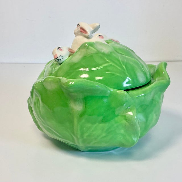 Kelly Green 1970s Vintage Hollywood Regency Americana Folk Art Cabbage Tureen With Bunnies - Easter For Sale - Image 8 of 18