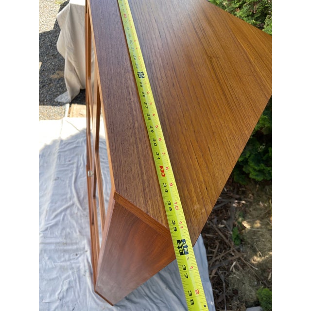 1960s Arne Wahl Iversen for Vinde Mobelfabrik Danish Modern Teak Corner Display Cabinet Bar For Sale - Image 9 of 10