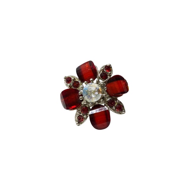 1950s Vintage Ring Silver Tone With Unique Flower Shape Size 12 Resizable For Sale - Image 5 of 6