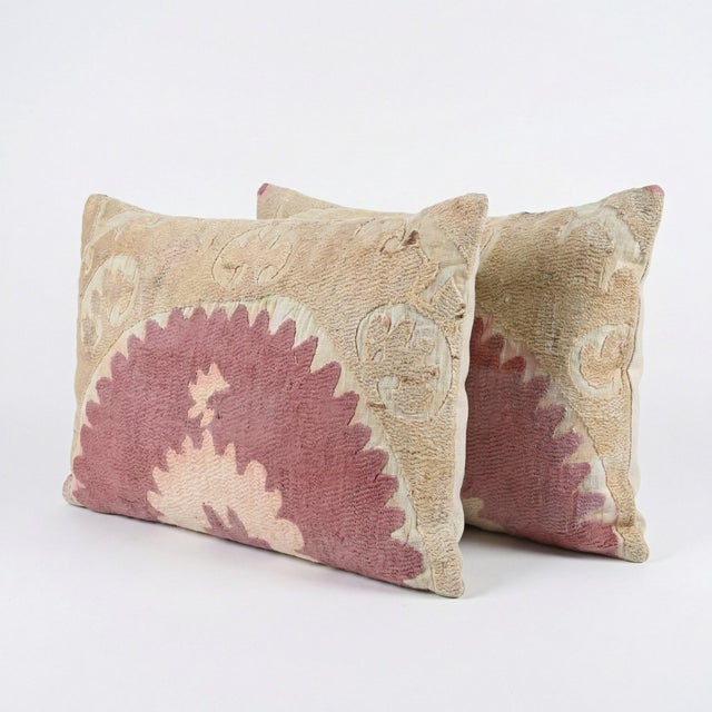 Mid-Century Modern Uzbek Suzani Lumbar Pillow Cover 14'' X 22'' - Set of Two For Sale - Image 3 of 4