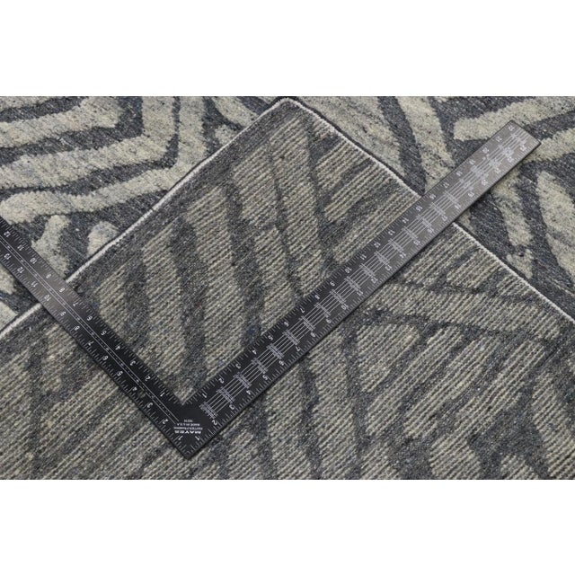 Modern Gray High-Low Rug - 09'09 X 13'06 For Sale In Dallas - Image 6 of 10