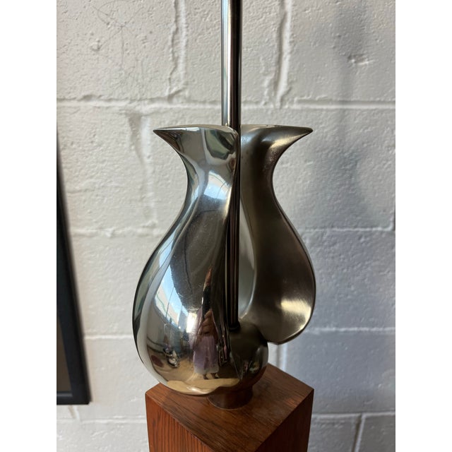 Wood Mid-Century Modern Sculptural Chrome and Walnut Table Lamp, 1970s For Sale - Image 7 of 9