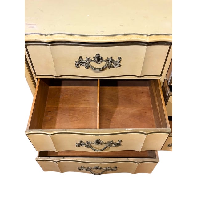 Light Yellow Vintage French Provincial Triple Dresser in Butter Yellow | 9 Drawers For Sale - Image 8 of 10
