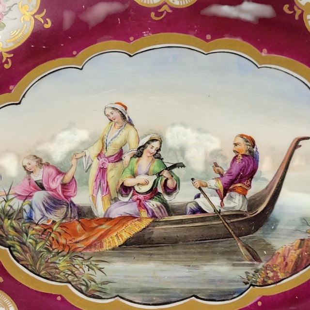 A large presentation dish by Chamberlain’s Worcester, produced in the early 19th century from early Worcester hybrid-paste...