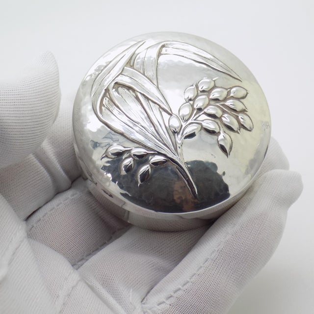 A handmade Italian pill or snuff box from the 1970s/1980s, crafted in Continental Silver and hallmarked 800 which stands...