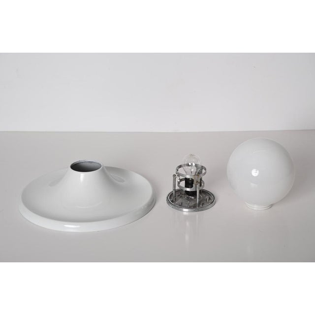 White Italian Metal Light Sconce by Achille Castiglioni for Arteluce and Flos, 1960s For Sale - Image 8 of 17