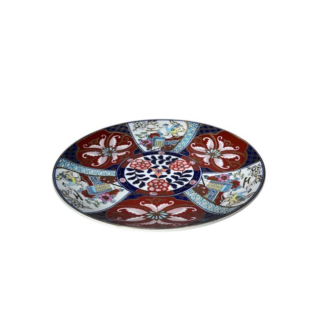 Add a nice Japanese touch to your decor with his hand-painted Imari gold platter from the 1980s. Beautifully detailed...