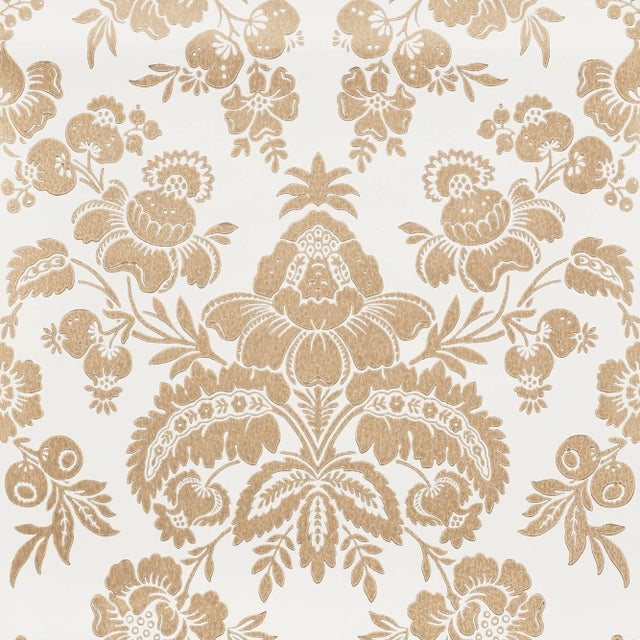 Sample - Schumacher Simone Damask Wallpaper in Gold For Sale