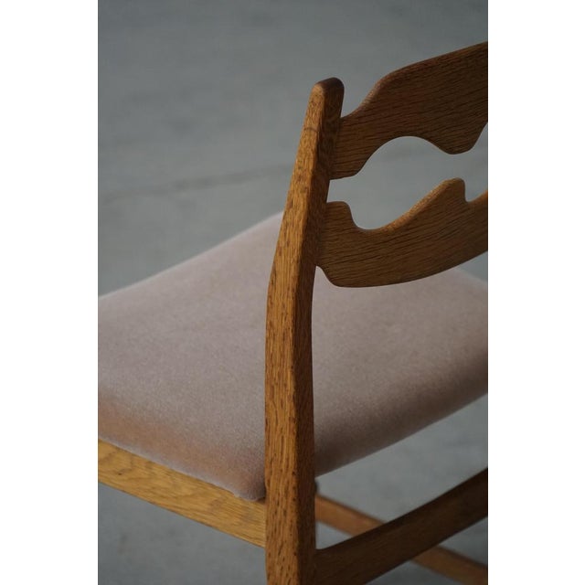 Brown Razorblade Dining Chairs in Oak and Mohair by Henning Kjærnulf, 1960s, Set of 12 For Sale - Image 8 of 18