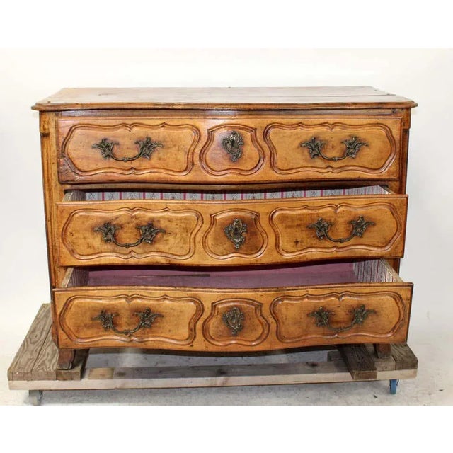 Wood Mid-18th Century French Provincial Louis XV Walnut Commode For Sale - Image 7 of 9