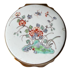 Chantilly Kakiemon Circular Soft Paste Snuff Box, Circa 1745