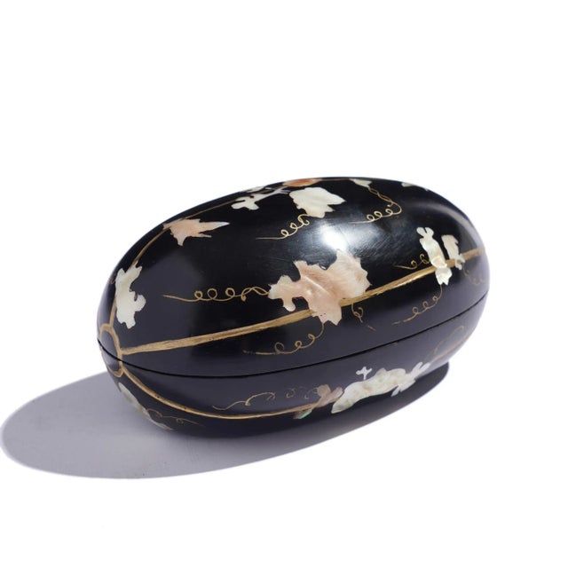Japanese Hand Carved Melon Form Black Lacquered Box For Sale In Chicago - Image 6 of 12