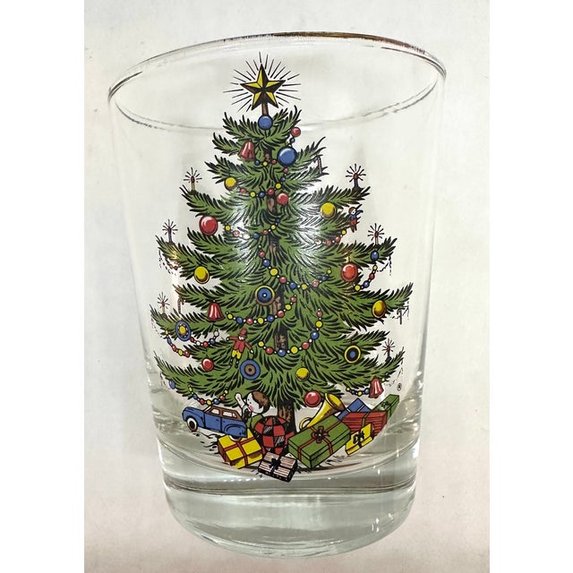 With the popularity that holiday china has garnered over the years, there are bound to be some copycats out there. And...