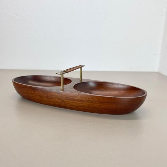 Article: Teak bowl, shell element Design: Carl Auböck, 1950s Producer: Auböck Workshop Vienna, Austria Origin: Austria...