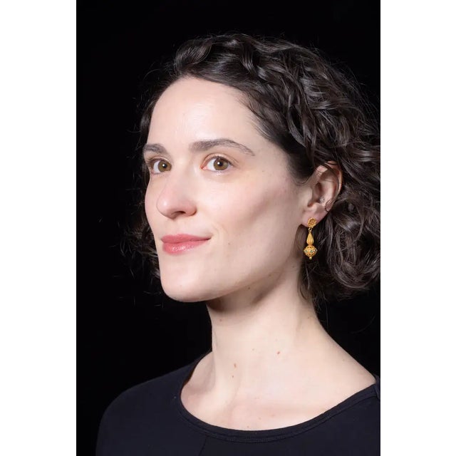 Late 20th Century Pair of 22k Gold and Emerald Drop Earrings For Sale - Image 4 of 4