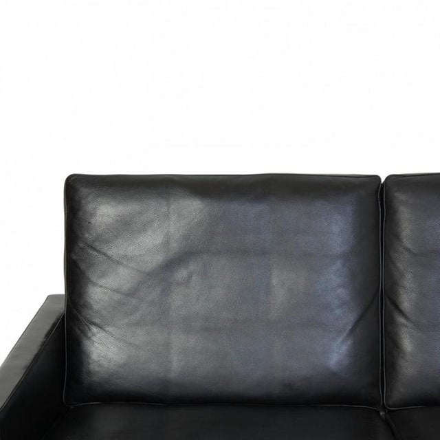 PK31 2-Seater Sofa in Black Aura Leather by Poul Kjærholm, 1985 For Sale - Image 4 of 18