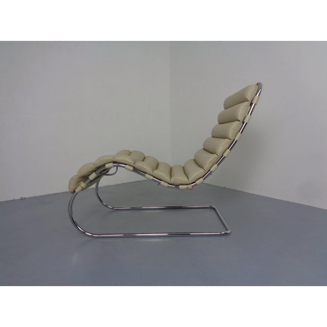 MR 241 chaise longue with a frame made of chrome-plated tubular steel and beige leather. According to the previous owner,...
