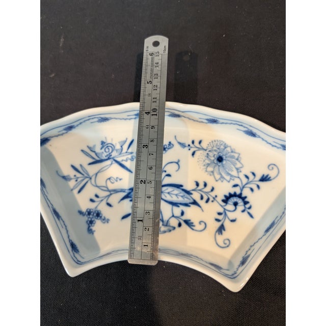 Blue Antique Meissen Blue Onion 5-Piece Crescent Hors D’Oeuvre Set – Crossed Swords Mark For Sale - Image 8 of 10