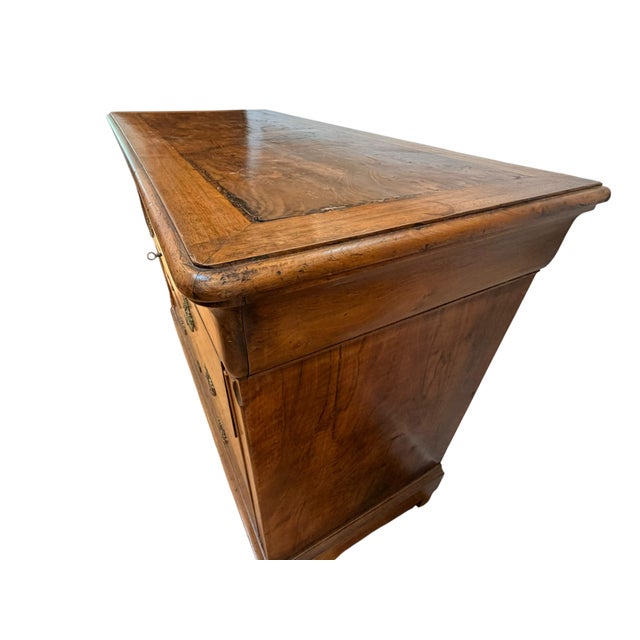 Early 19th Century French Provincial Charles X Burled Walnut Commode. For Sale - Image 13 of 14