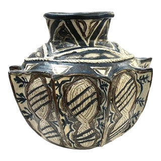 1970'a South African Rorke's Drift Stoneware Pottery Vessel by Dinah Molefe For Sale