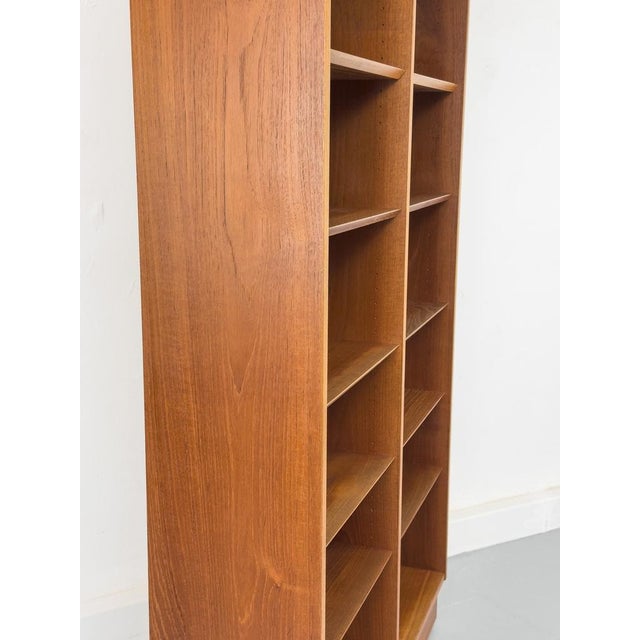 Large Vintage Teak Bookcase by Carlo Jensen for Hundevad & Co., 1960s For Sale - Image 16 of 18