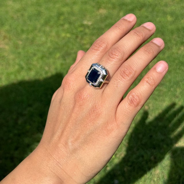 This statement cocktail ring features a 3.63 ct emerald-cut blue sapphire, set in a 18K white gold. The sapphire measuring...