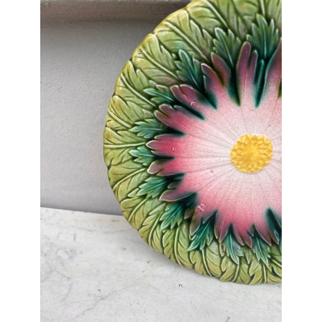 French Country French Majolica Daisy Plate Orchies, Circa 1890 For Sale - Image 3 of 5
