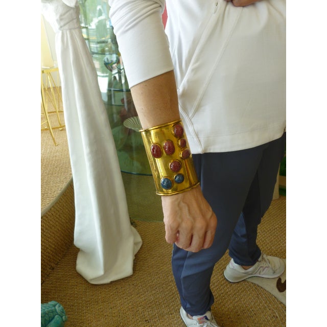 Vintage Signed Mary McFadden Brass, Agate Stone and Lapis Lazuli Wide Cuff Bracelet Rare For Sale - Image 13 of 15